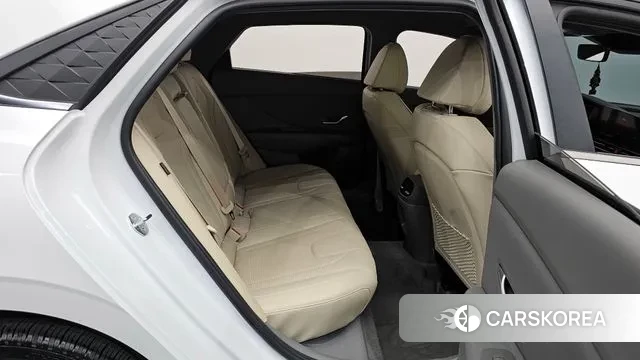 Hyundai The New Avante (CN7) 2023 Белый из Кореи, фото 2