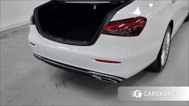 Mercedes-Benz E-Class W213 2023 Белый из Кореи, фото 2