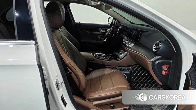 Mercedes-Benz E-Class W213 2018 Белый из Кореи, фото 2