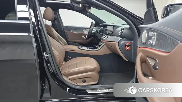 Mercedes-Benz E-Class W213 2023 Черный из Кореи, фото 2