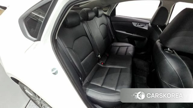 Kia The New K3 2nd generation 2021 Белый из Кореи, фото 2