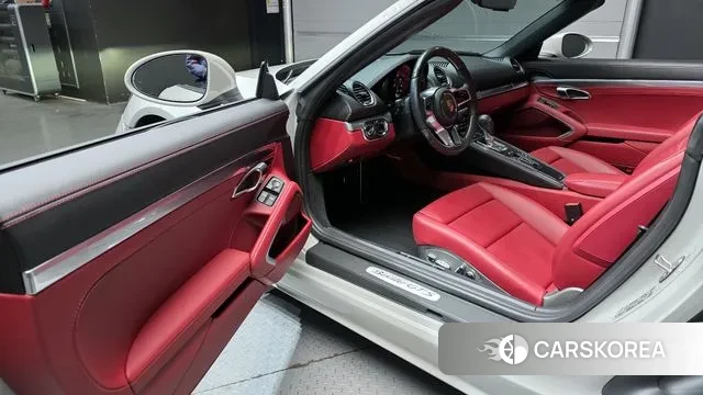Porsche 718 Boxster 2024 Серебристо-серый из Кореи, фото 2