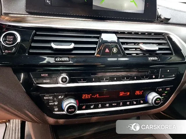 BMW 5 Series (G30) 2018 Серый из Кореи, фото 2