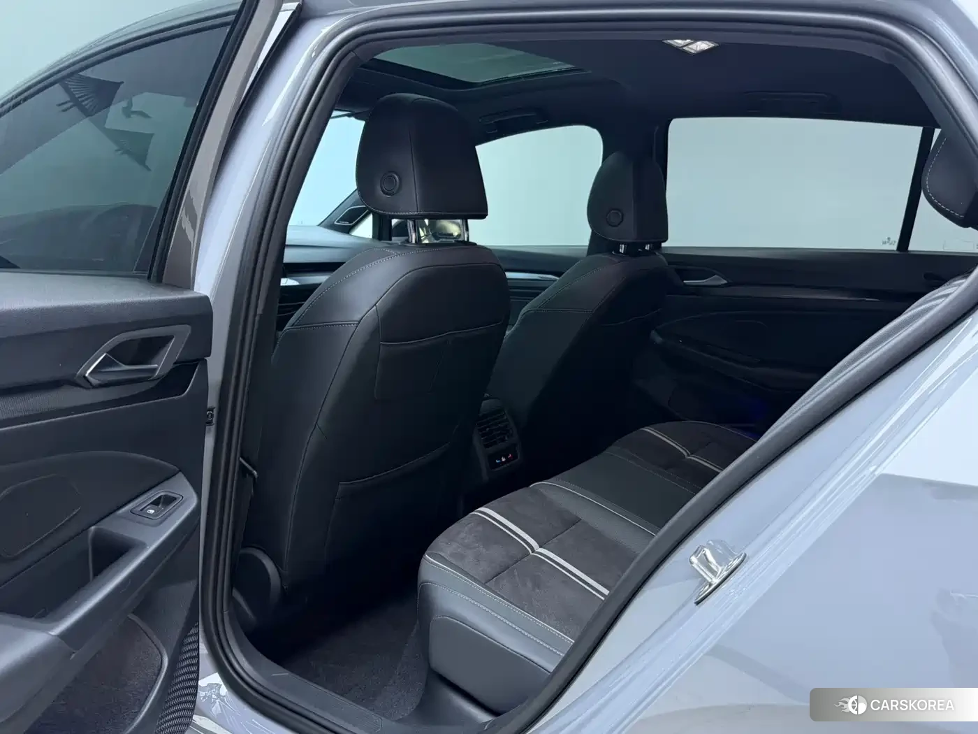 Volkswagen Golf 2023 Silver/gray из Китая, фото 3