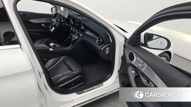 Mercedes-Benz C-Class W205 2018 Белый из Кореи, фото 2