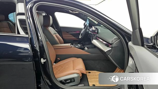 BMW 5 Series (G60) 2026 Черный из Кореи, фото 2