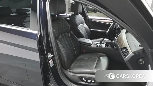 BMW 5 Series (G30) 2018 Черный из Кореи, фото 2