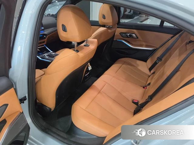 BMW 3 Series (G20) 2025 Светло-серебряный цвет из Кореи, фото 2