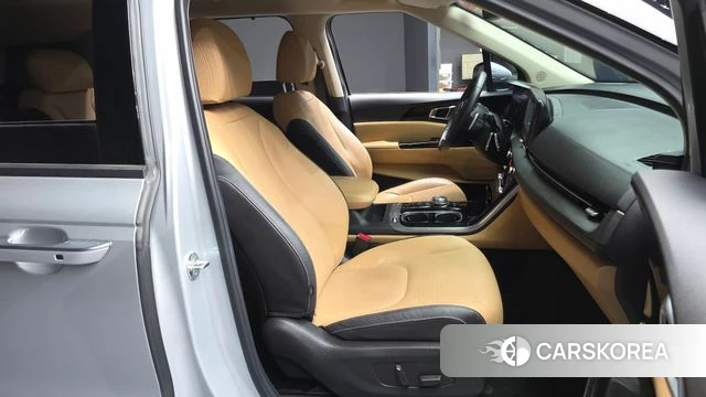 Kia Carnival 4th generation 2022 Серебряный из Кореи, фото 2