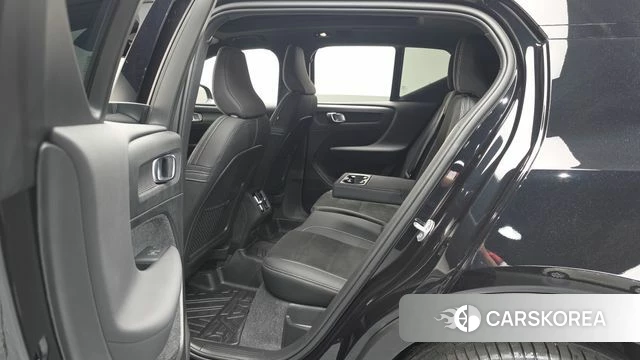 Volvo XC40 2025 Черный из Кореи, фото 2