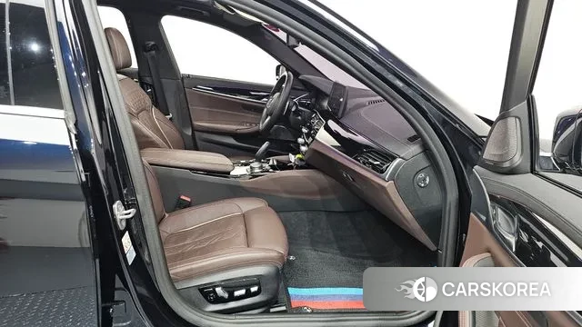 BMW 5 Series (G30) 2021 Черный из Кореи, фото 2