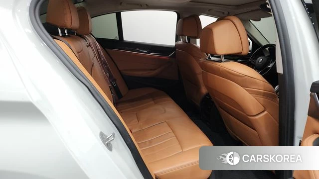 BMW 5 Series (G30) 2021 Белый из Кореи, фото 2