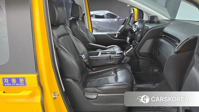 Hyundai Staria 2022 Желтый из Кореи, фото 2