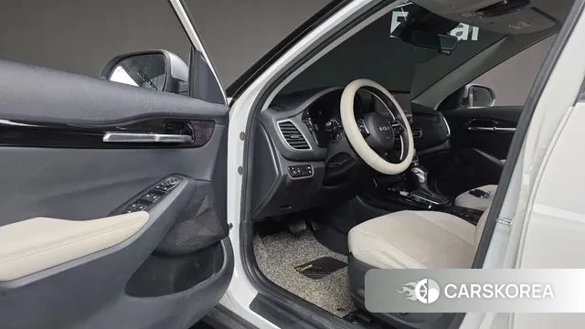 Kia Seltos 2022 Белый из Кореи, фото 2