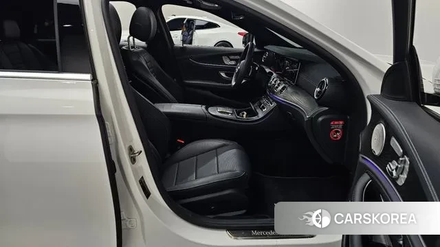 Mercedes-Benz E-Class W213 2023 Белый из Кореи, фото 2