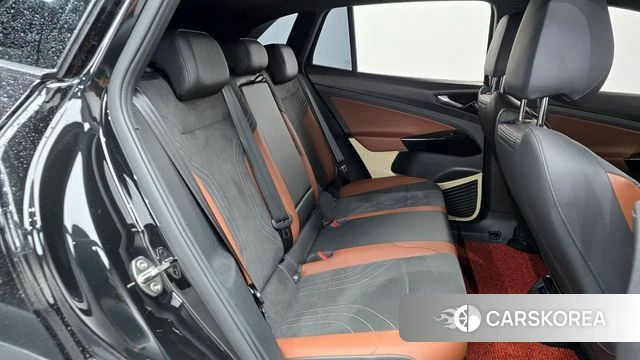 Volkswagen ID.4 2023 Черный из Кореи, фото 2