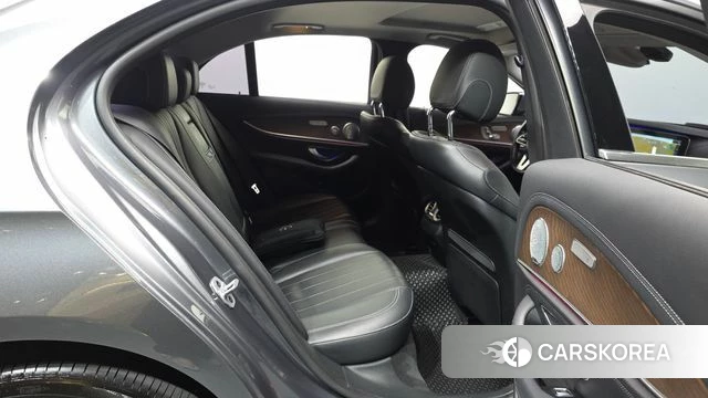 Mercedes-Benz E-Class W213 2018 Серый из Кореи, фото 2