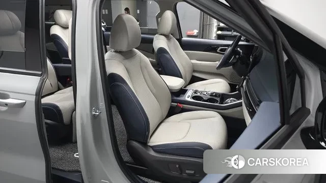 Kia The New Carnival 4th Generation 2024 Серебристо-серый из Кореи, фото 2