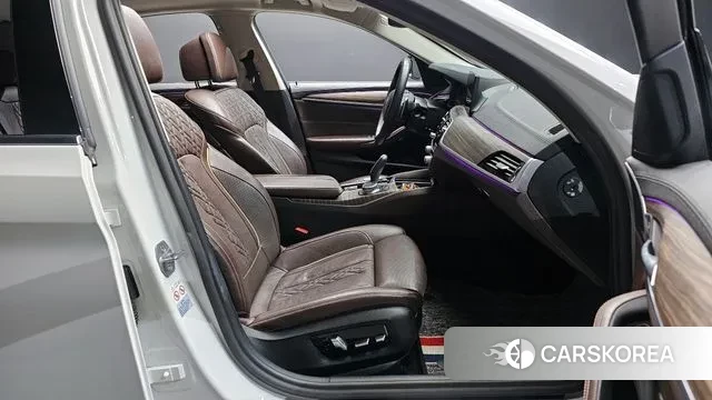 BMW 5 Series (G30) 2019 Белый из Кореи, фото 2