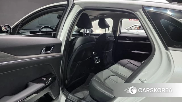 Kia The New K5 3rd generation 2025 Белый из Кореи, фото 2