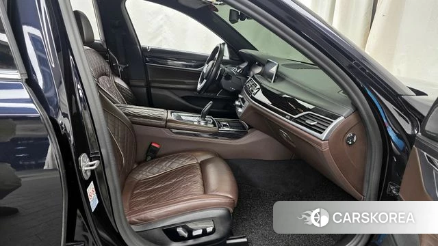 BMW 7 Series (G11) 2021 Черный из Кореи, фото 2