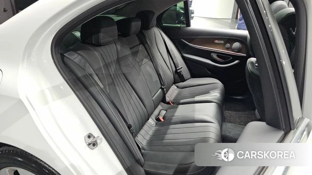 Mercedes-Benz E-Class W213 2019 Белый из Кореи, фото 2