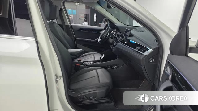 BMW X1 (F48) 2022 Белый из Кореи, фото 2