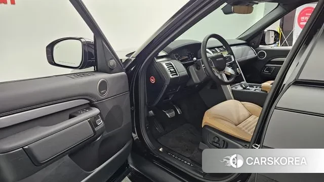 Land Rover Discovery 5 2024 Черный из Кореи, фото 2