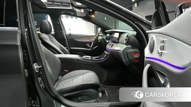 Mercedes-Benz E-Class W213 2021 Серый из Кореи, фото 2