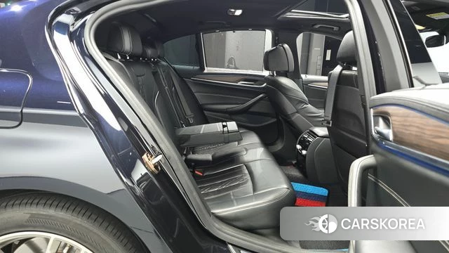 BMW 5 Series (G30) 2018 Черный из Кореи, фото 2