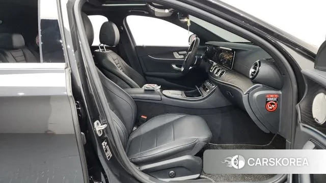 Mercedes-Benz E-Class W213 2022 Серый из Кореи, фото 2