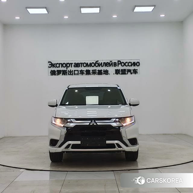 Mitsubishi  Outlander 2021 Белый из Китая, фото 2