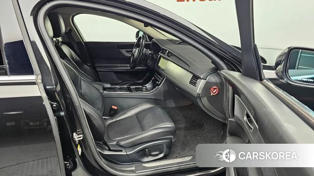Jaguar XF (X260) 2018 Черный из Кореи, фото 2