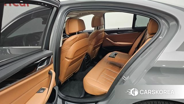 BMW 5 Series (G30) 2022 Серебристо-серый из Кореи, фото 2