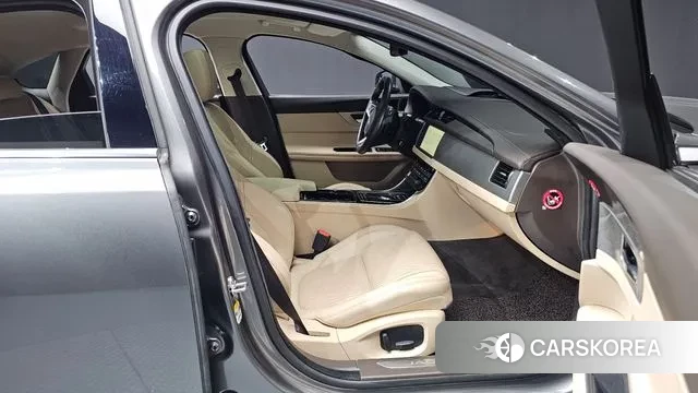 Jaguar XF (X260) 2018 Серый из Кореи, фото 2