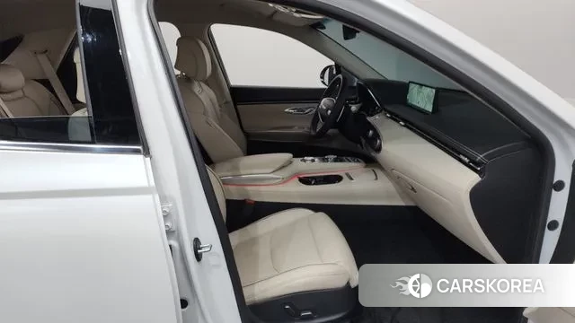 Genesis GV70 2023 Белый из Кореи, фото 2