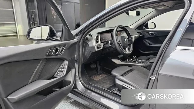 BMW 1 Series (F40) 2021 Серый из Кореи, фото 2