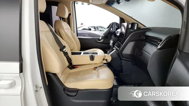 Hyundai Staria 2025 Белый из Кореи, фото 2