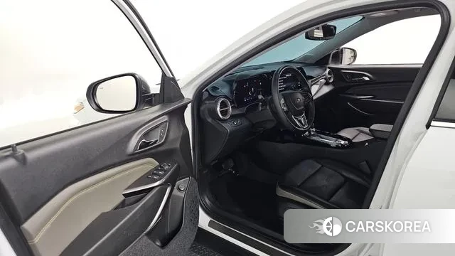 Chevrolet (GM Daewoo) Trax Crossover 2024 Белый из Кореи, фото 2