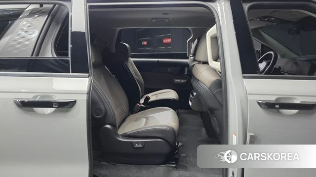 Kia The New Carnival 4th Generation 2023 Серебристо-серый из Кореи, фото 2