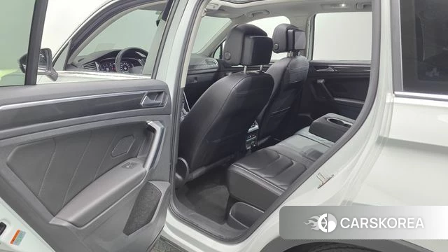 Volkswagen Tiguan second Generation 2022 Белый из Кореи, фото 2