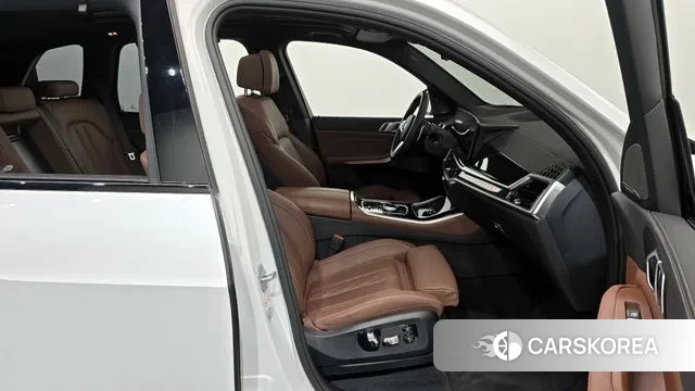 BMW X5 (G05) 2024 Белый из Кореи, фото 2