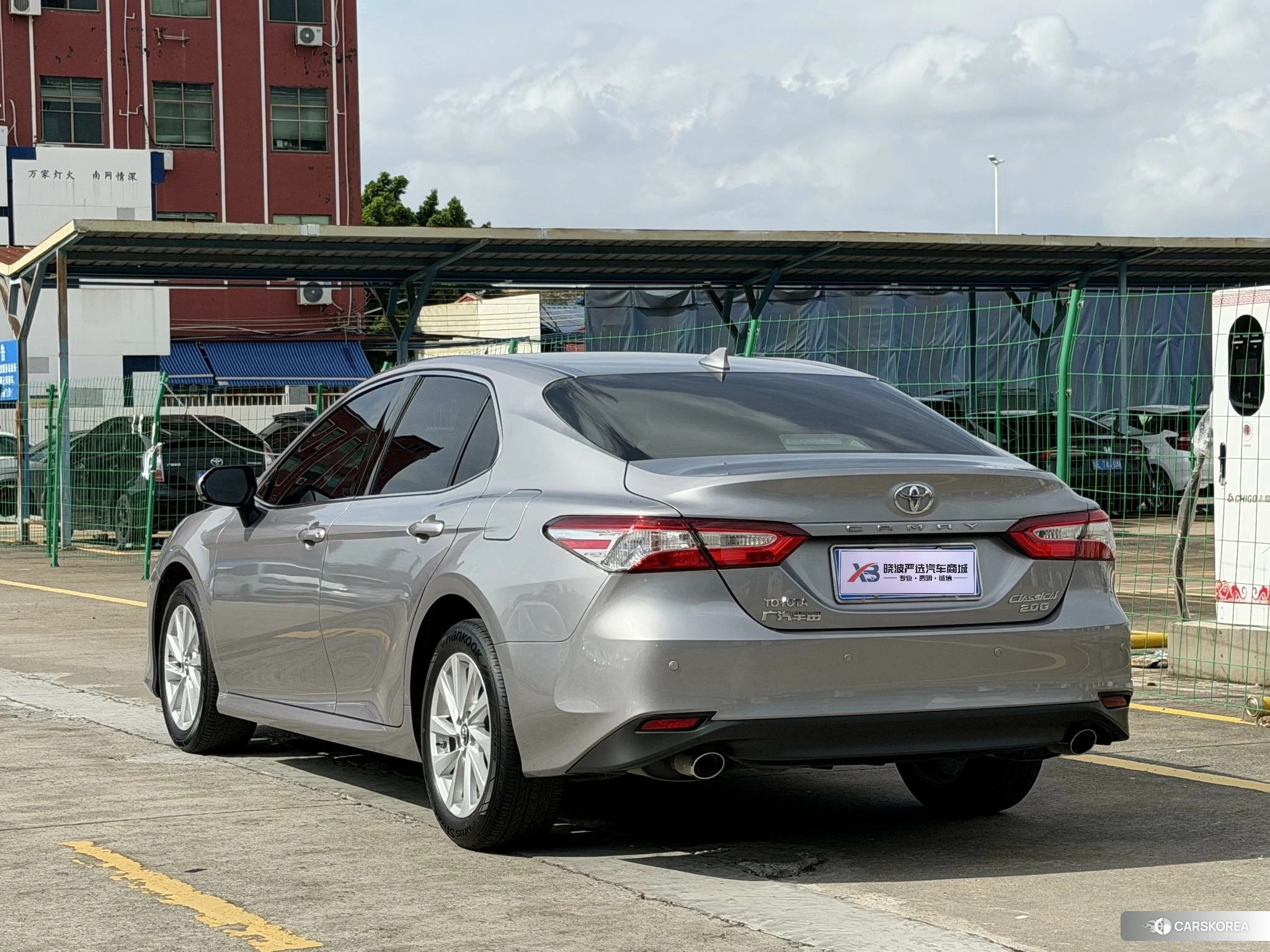 Toyota Camry 2022 Серебристо-серый из Китая, фото 2