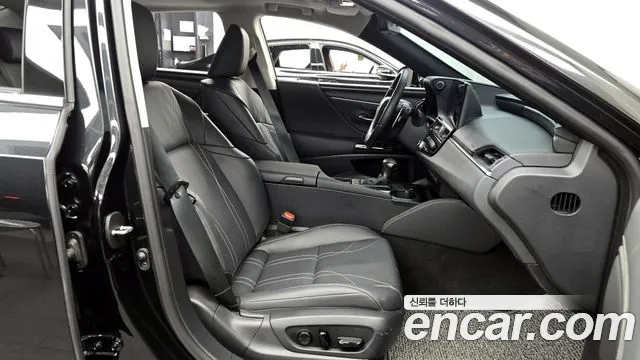 Lexus ES300h 7th generation 2023 Черный из Кореи, фото 2