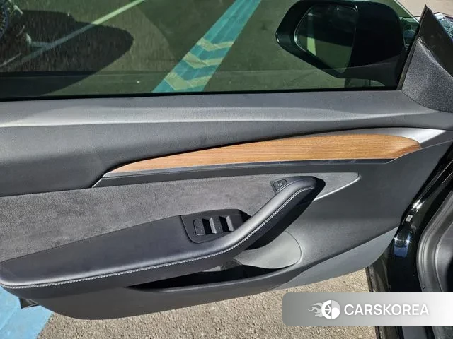 Tesla Model 3 2022 Черный из Кореи, фото 2