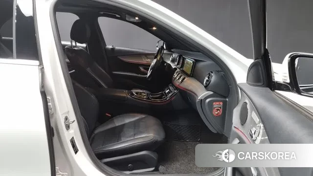 Mercedes-Benz E-Class W213 2018 Белый из Кореи, фото 2