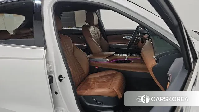 Genesis GV70 2023 Белый из Кореи, фото 2