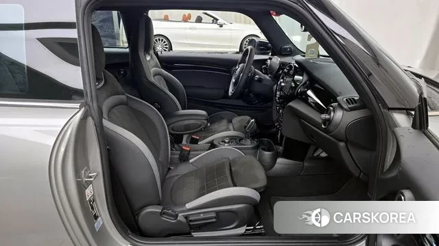 Mini Cooper S 2023 Серебряный из Кореи, фото 2