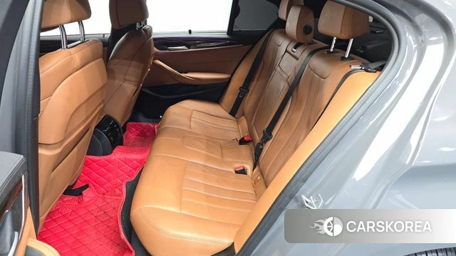 BMW 5 Series (G30) 2022 Серебристо-серый из Кореи, фото 2