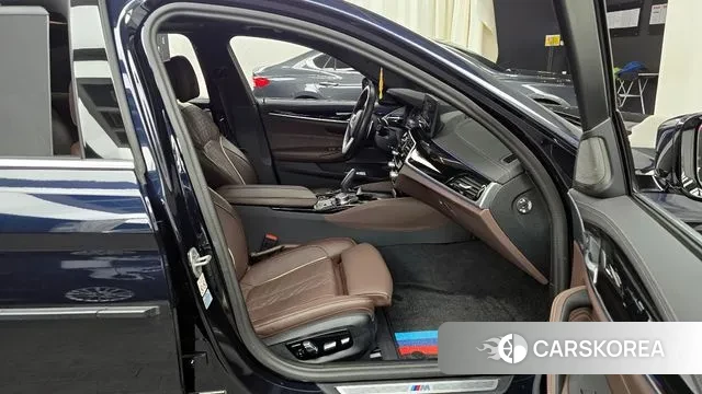 BMW 5 Series (G30) 2023 Черный из Кореи, фото 2